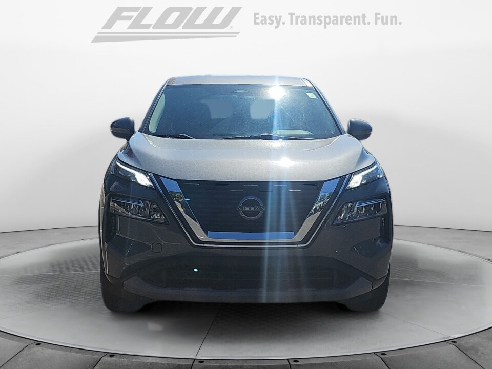 2022 Nissan Rogue SV photo 2