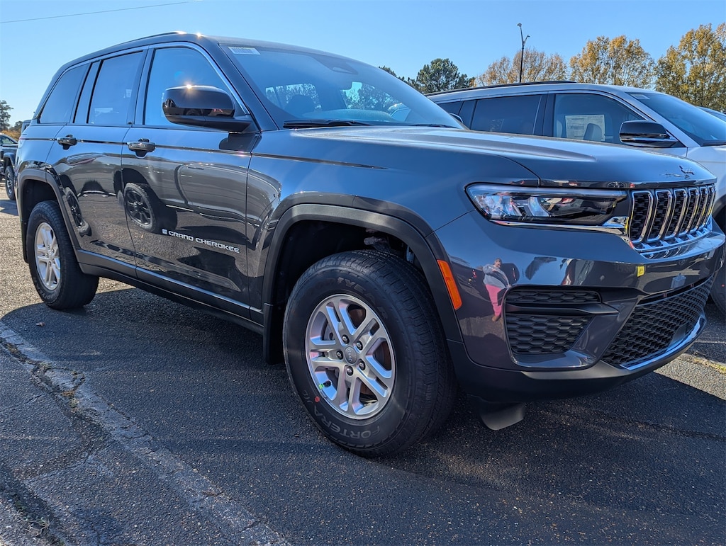 New 2025 Jeep Grand Cherokee Laredo Sport Utility