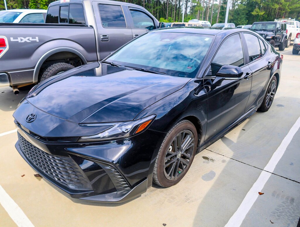 Used 2025 Toyota Camry SE Sedan