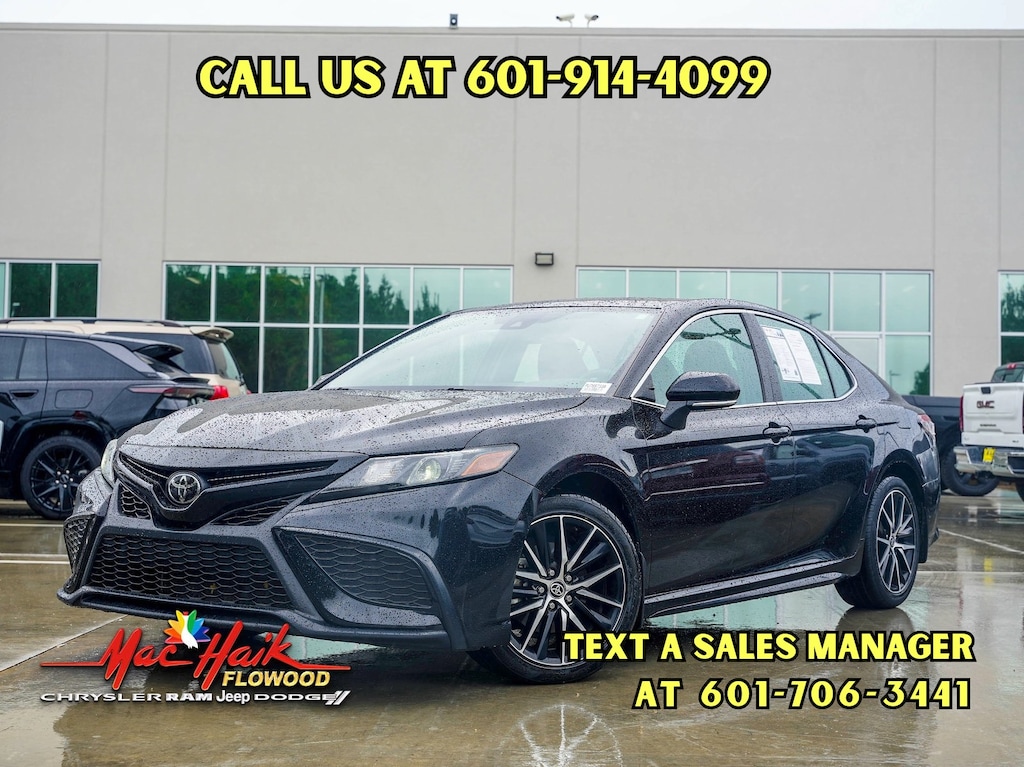 Used 2023 Toyota Camry SE Sedan