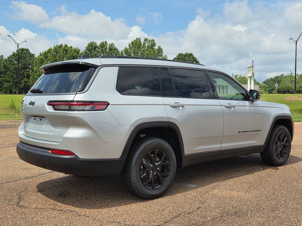 New 2026 Jeep Grand Cherokee L Altitude SUV