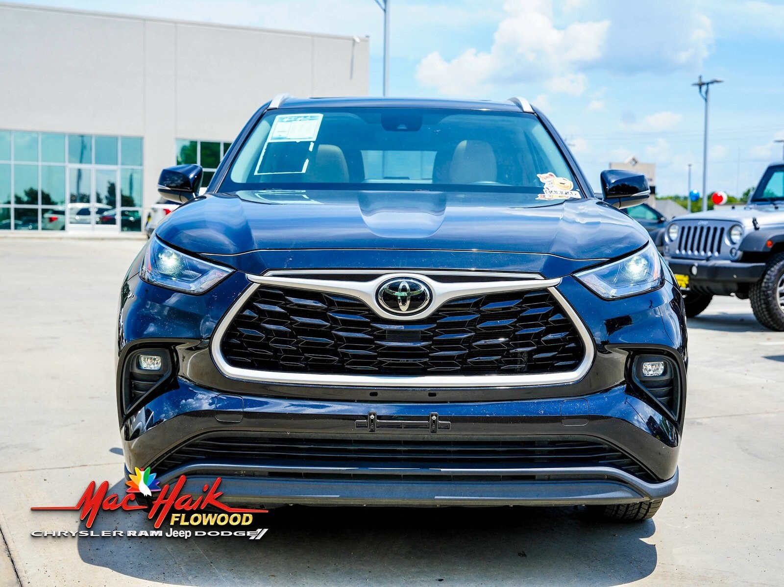 2022 Toyota Highlander XLE photo 3