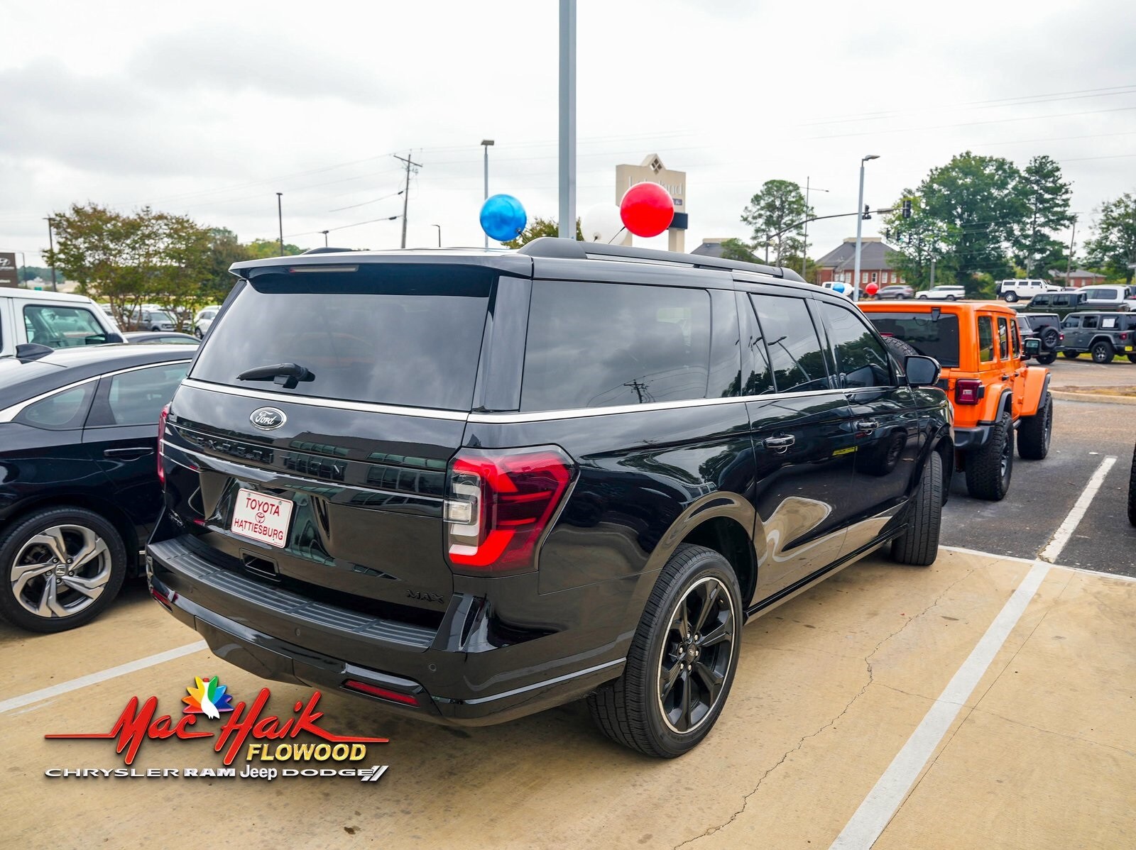 2023 Ford Expedition MAX Limited photo 2