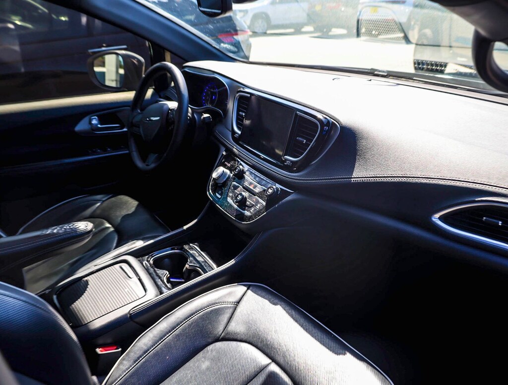 Used 2022 Chrysler Pacifica Limited Minivan/Van