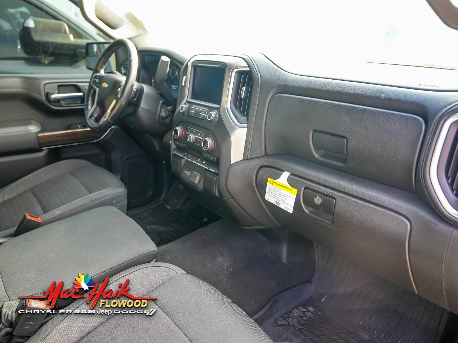 2020 Chevrolet Silverado 1500 LT photo 3