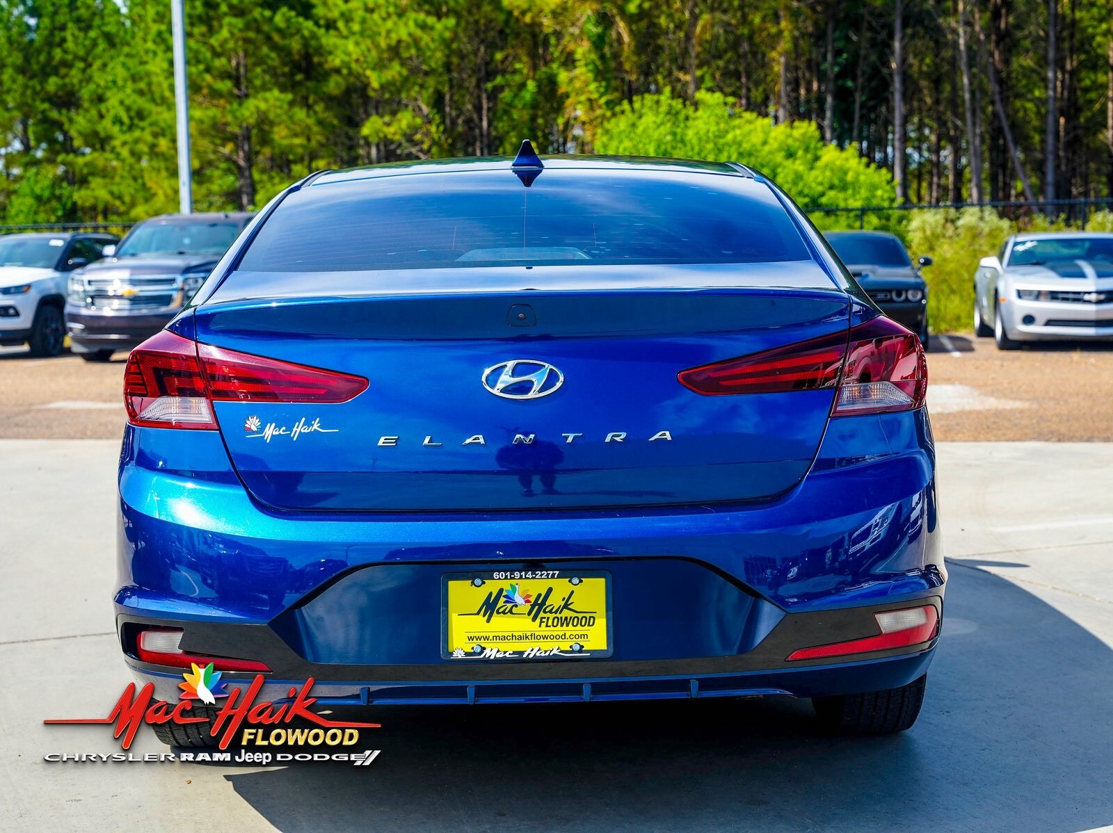 2020 Hyundai Elantra SEL photo 2