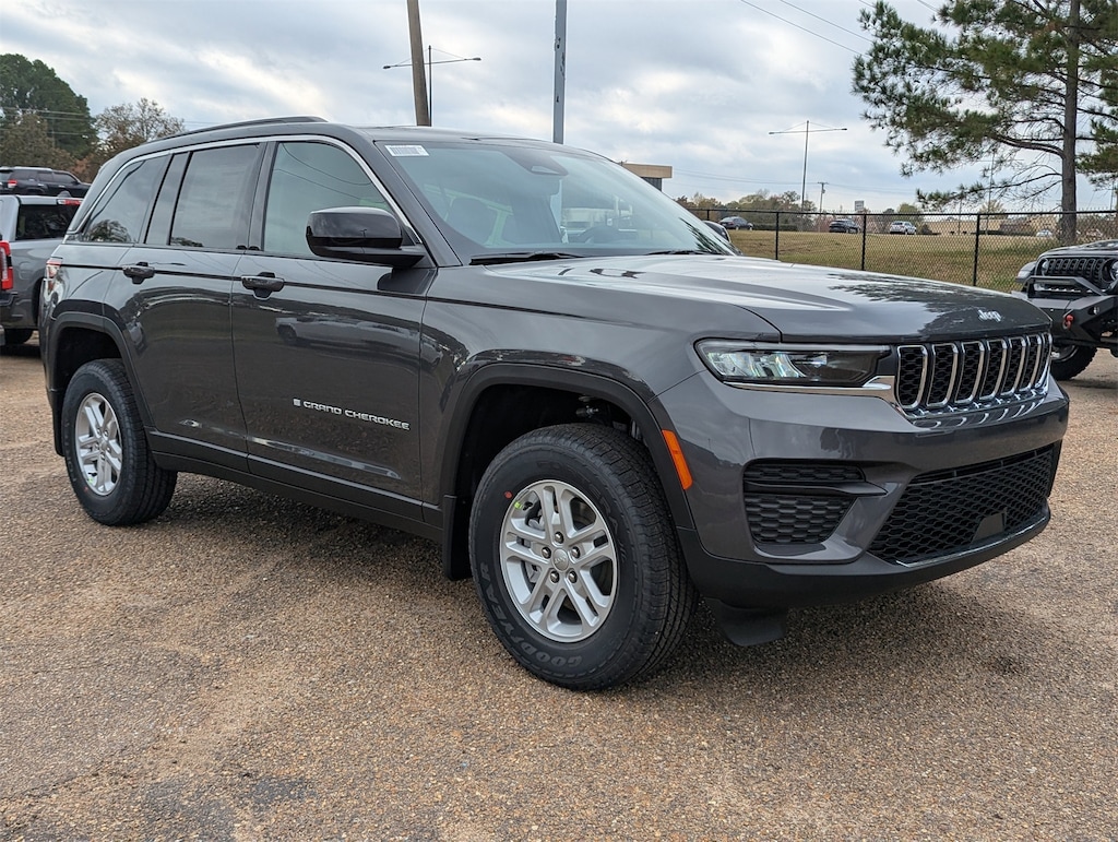 New 2025 Jeep Grand Cherokee LAREDO 4X2 Sport Utility