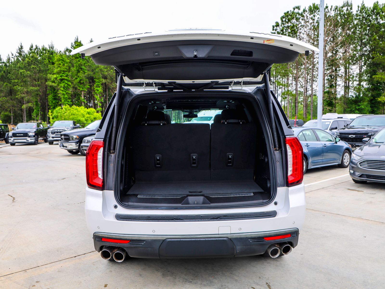 2022 GMC Yukon AT4 - Photo 10