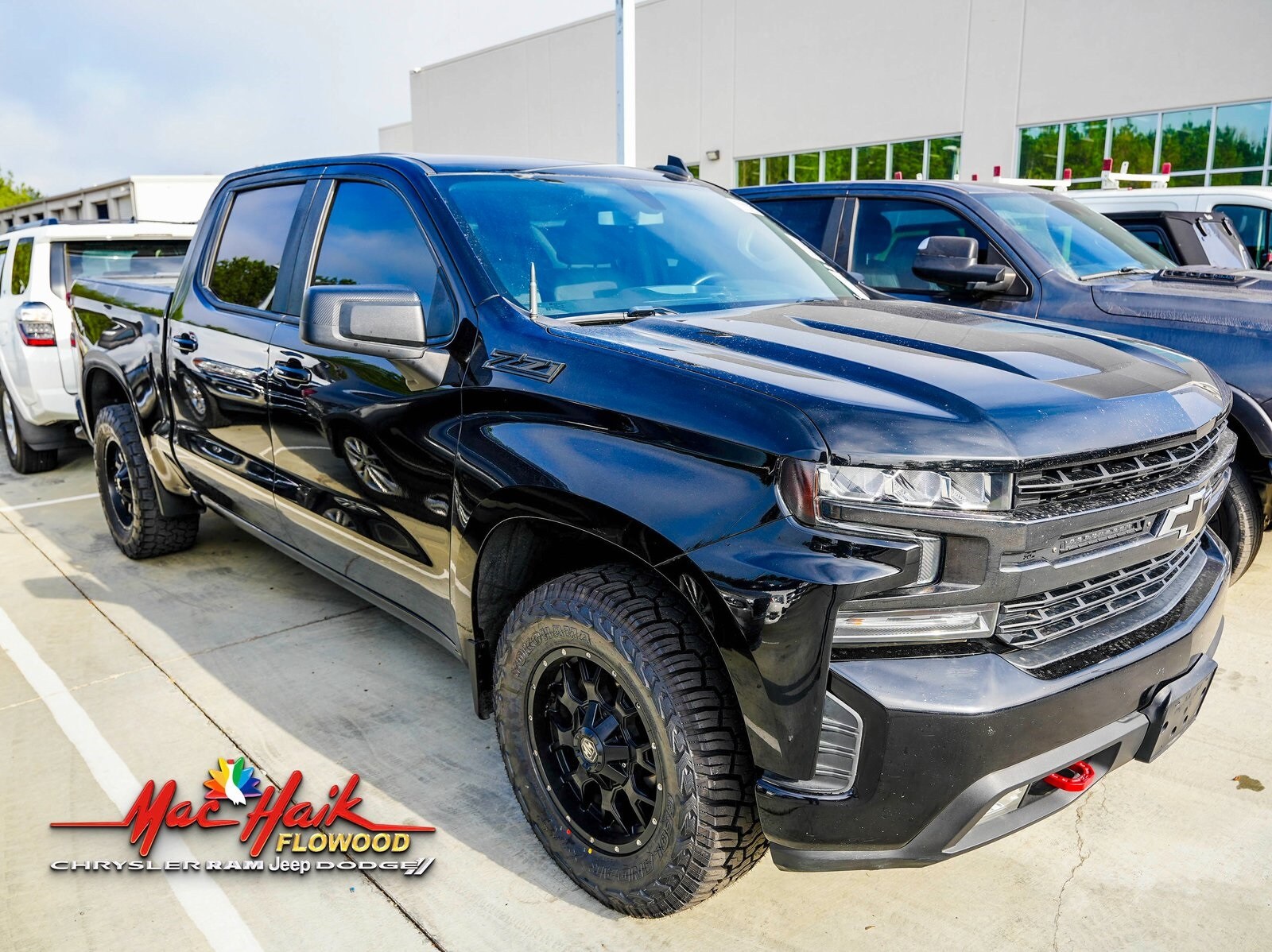 2020 Chevrolet Silverado 1500 LT photo 2