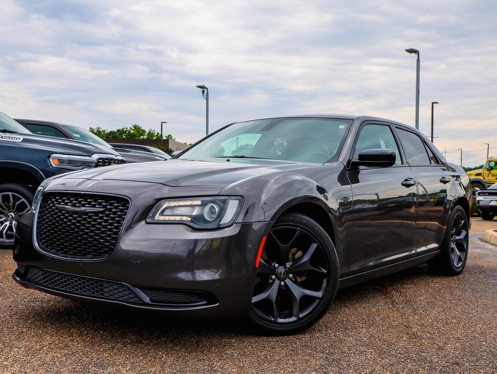 2021 Chrysler 300 Touring's photo
