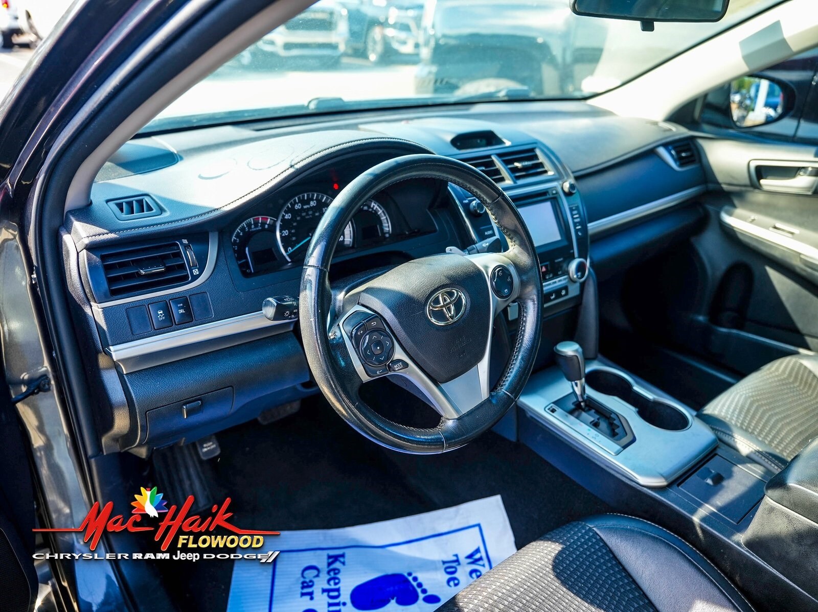2014 Toyota Camry SE photo 3