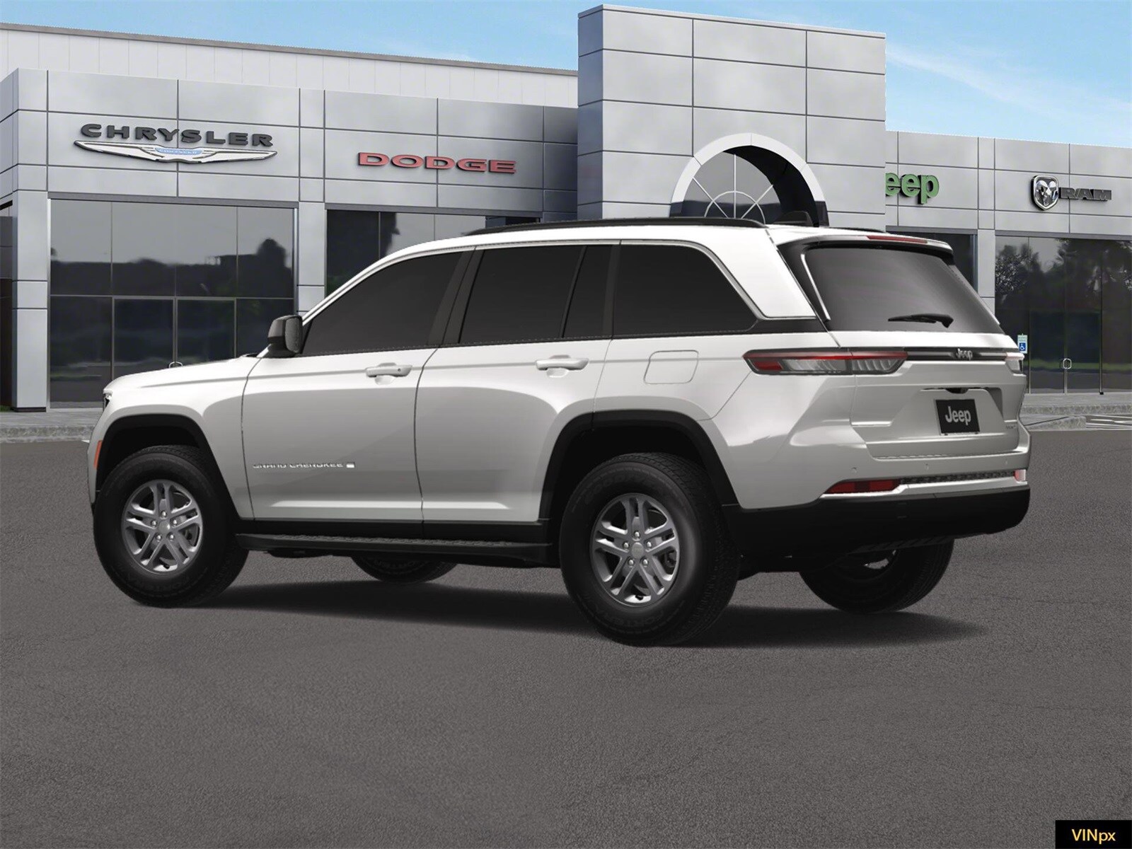 2025 Jeep Grand Cherokee Laredo photo 4