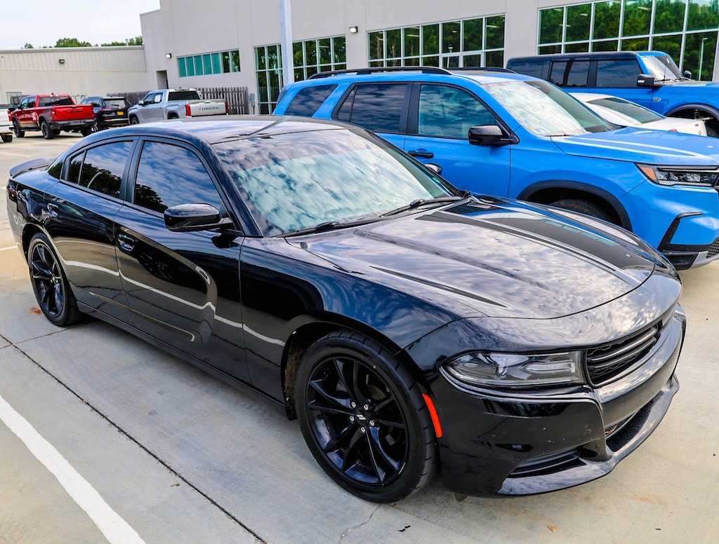 Used 2018 Dodge Charger SXT Sedan