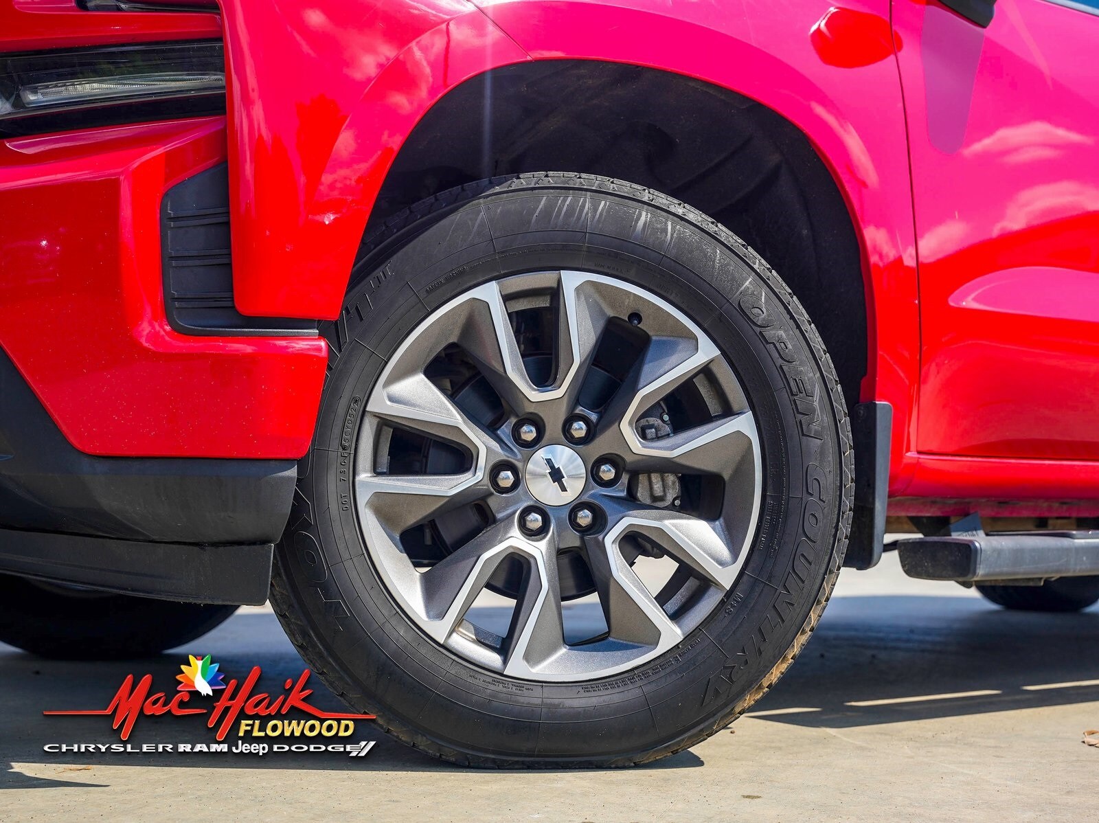2021 Chevrolet Silverado 1500 LT photo 2