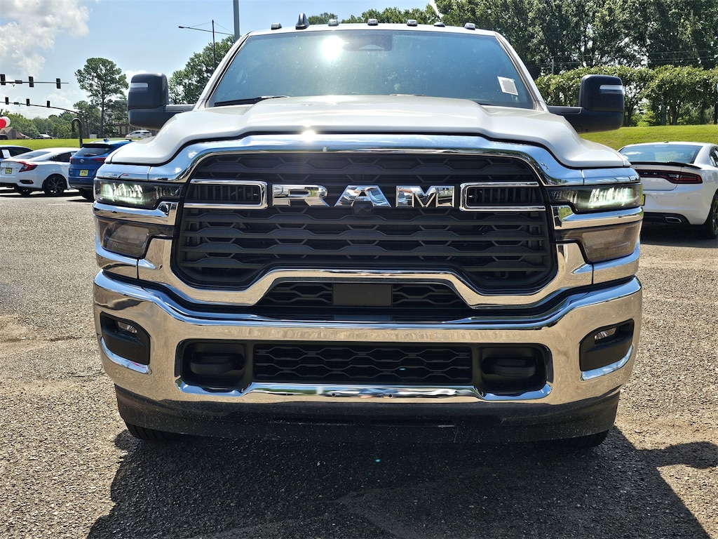 New 2025 Ram 3500 Chassis Cab 3500 TRADESMAN CREW CAB CHASSIS 4X4 60' CA Pickup