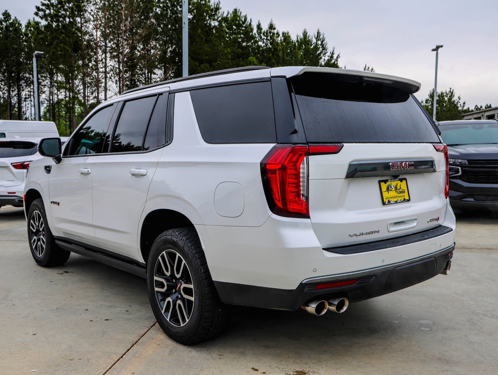 2022 GMC Yukon AT4 - Photo 7
