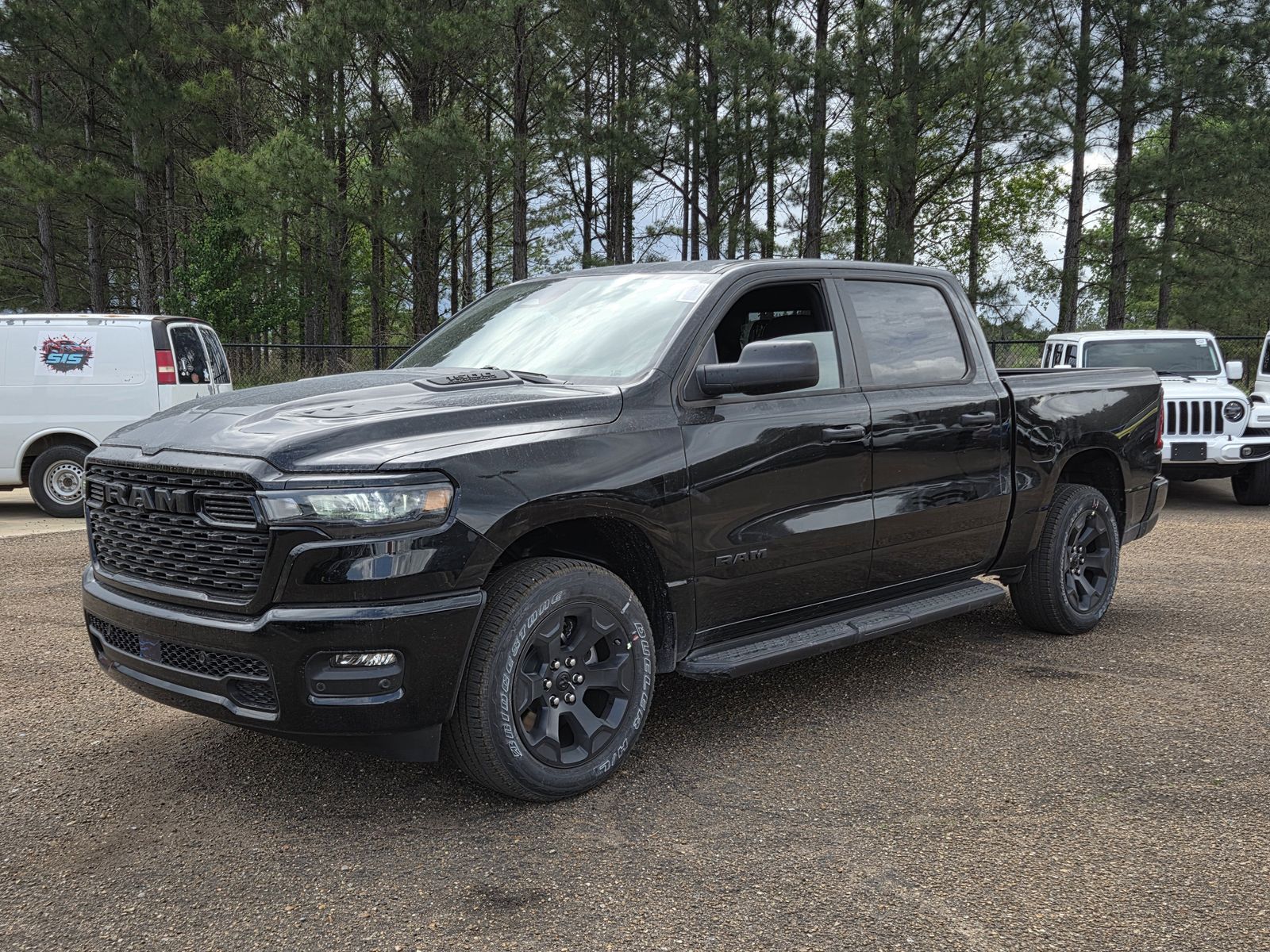2026 RAM 1500 Express 4x4 Crew Cab 5'7's photo