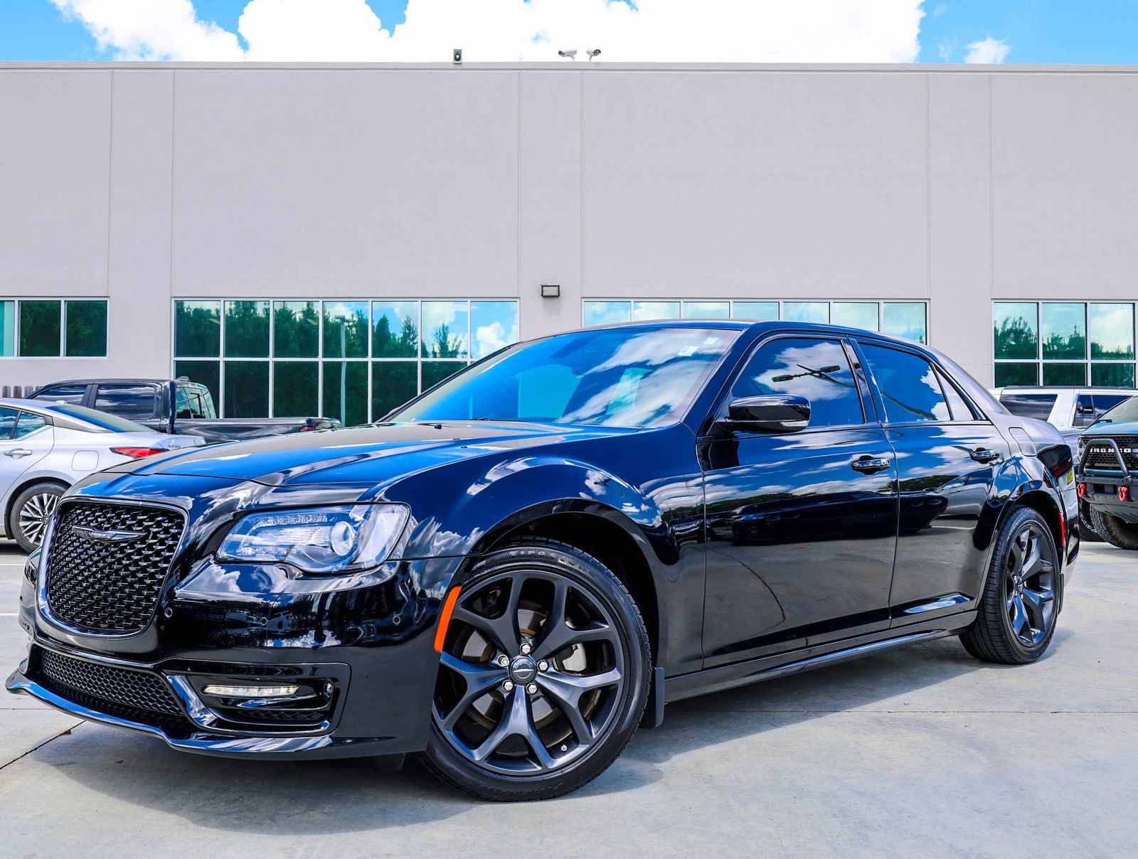 2023 Chrysler 300 Touring L RWD's photo