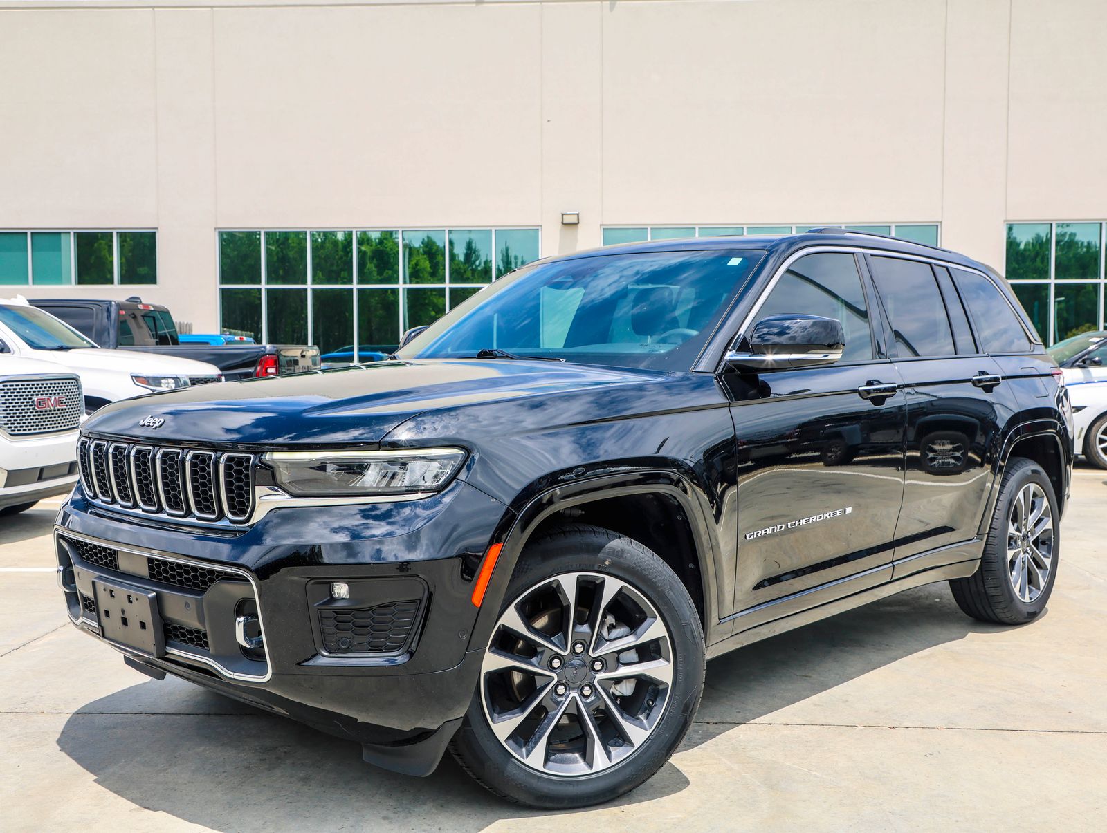 2023 Jeep Grand Cherokee Overland 4x4's photo