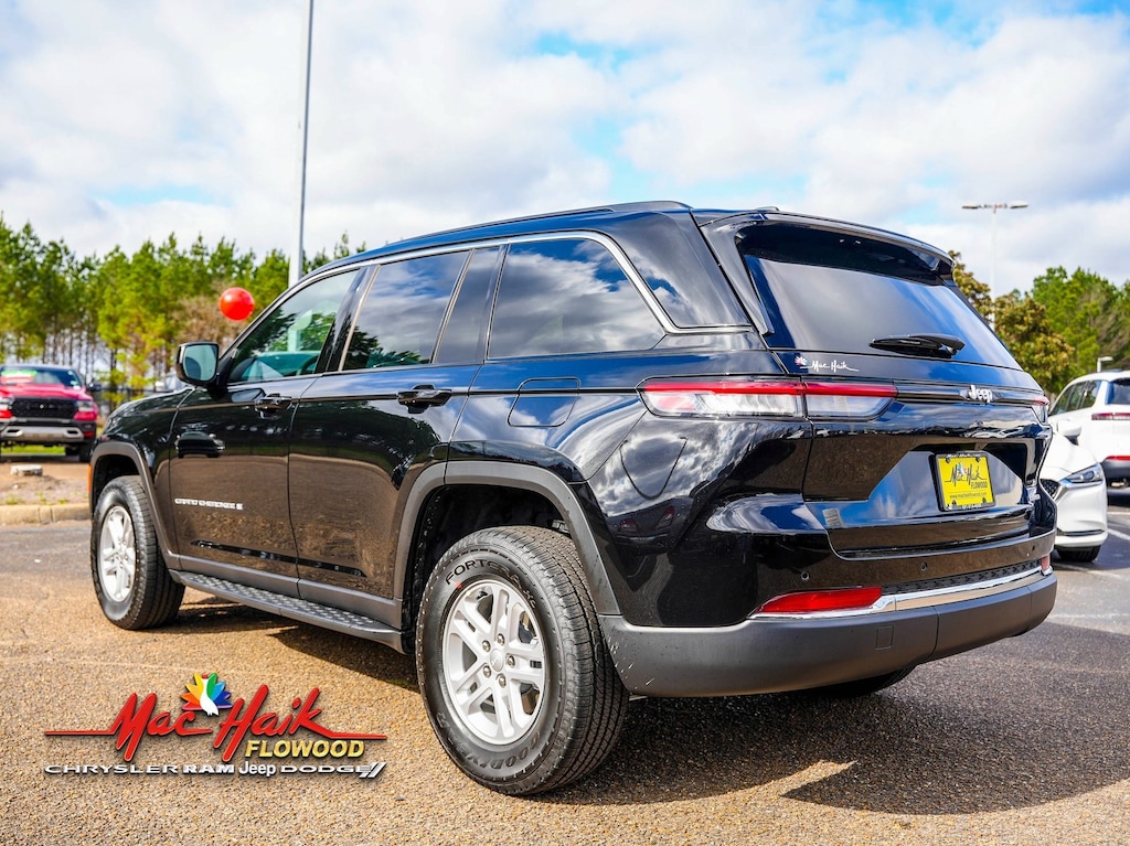 Used 2025 Jeep Grand Cherokee Laredo SUV