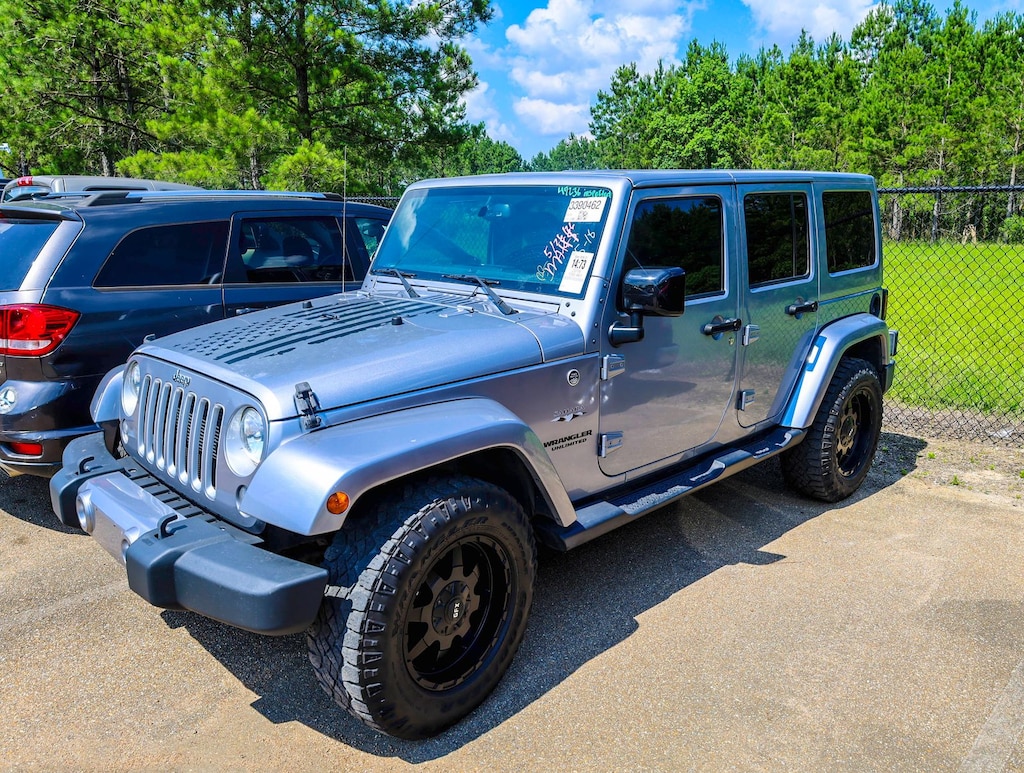 Used 2016 Jeep Wrangler Unlimited Sahara SUV