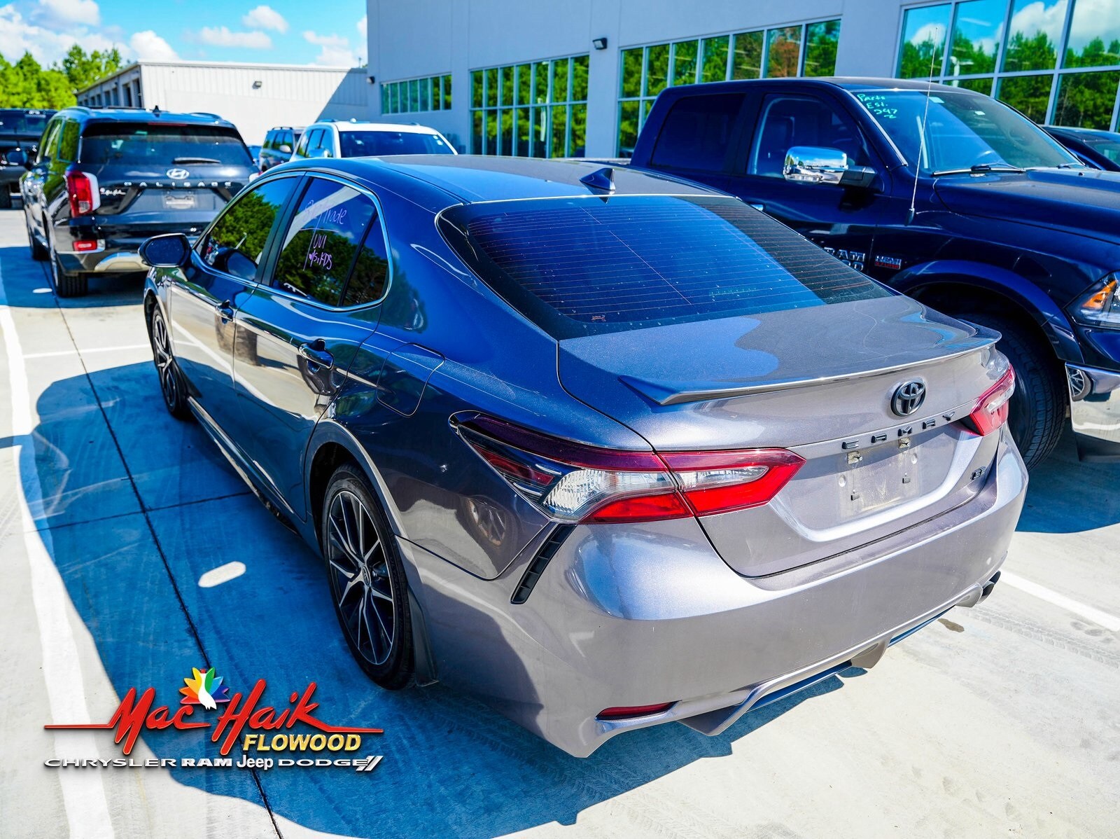 2023 Toyota Camry SE photo 3