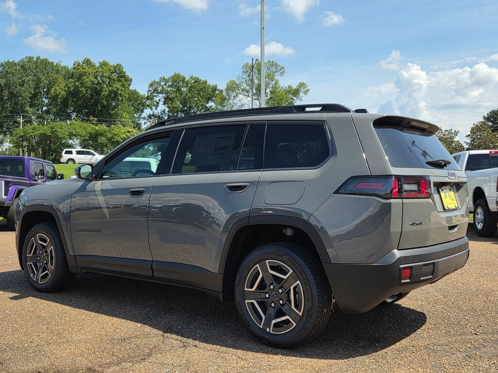 New 2026 Jeep Cherokee Laredo Sport Utility