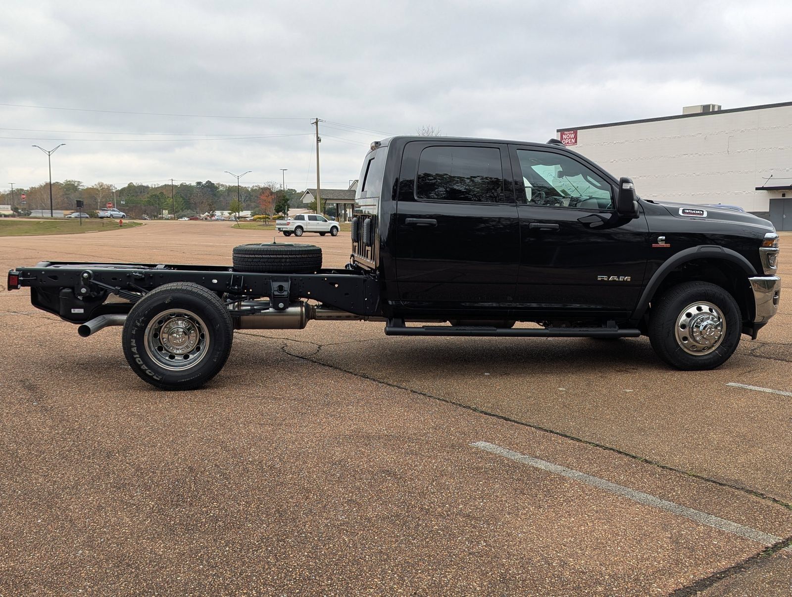 2026 RAM 3500 Chassis Big Horn - Photo 7