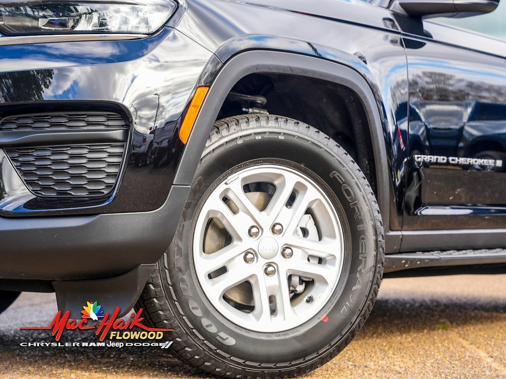 Used 2025 Jeep Grand Cherokee Laredo SUV