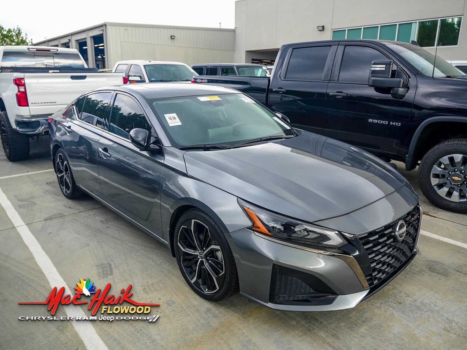 2024 Nissan Altima 2.5 SR photo 2