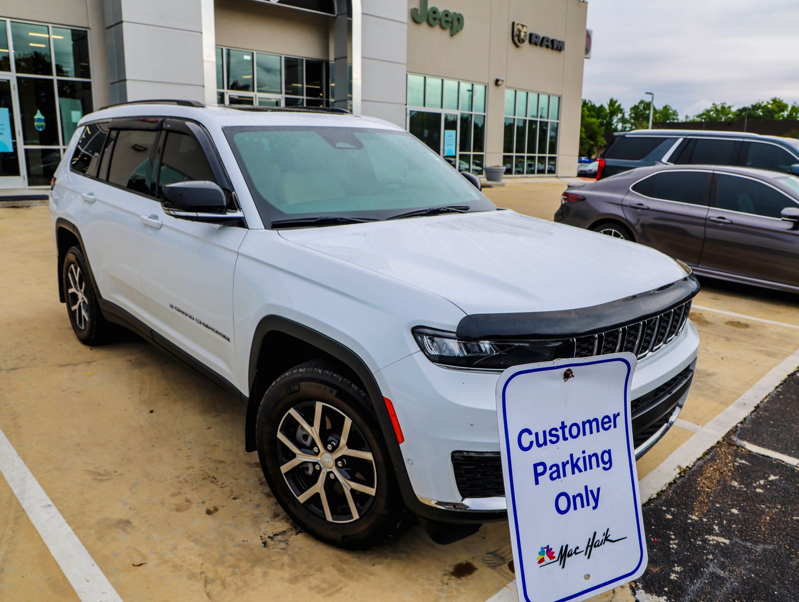 2023 Jeep Grand Cherokee L Limited's photo