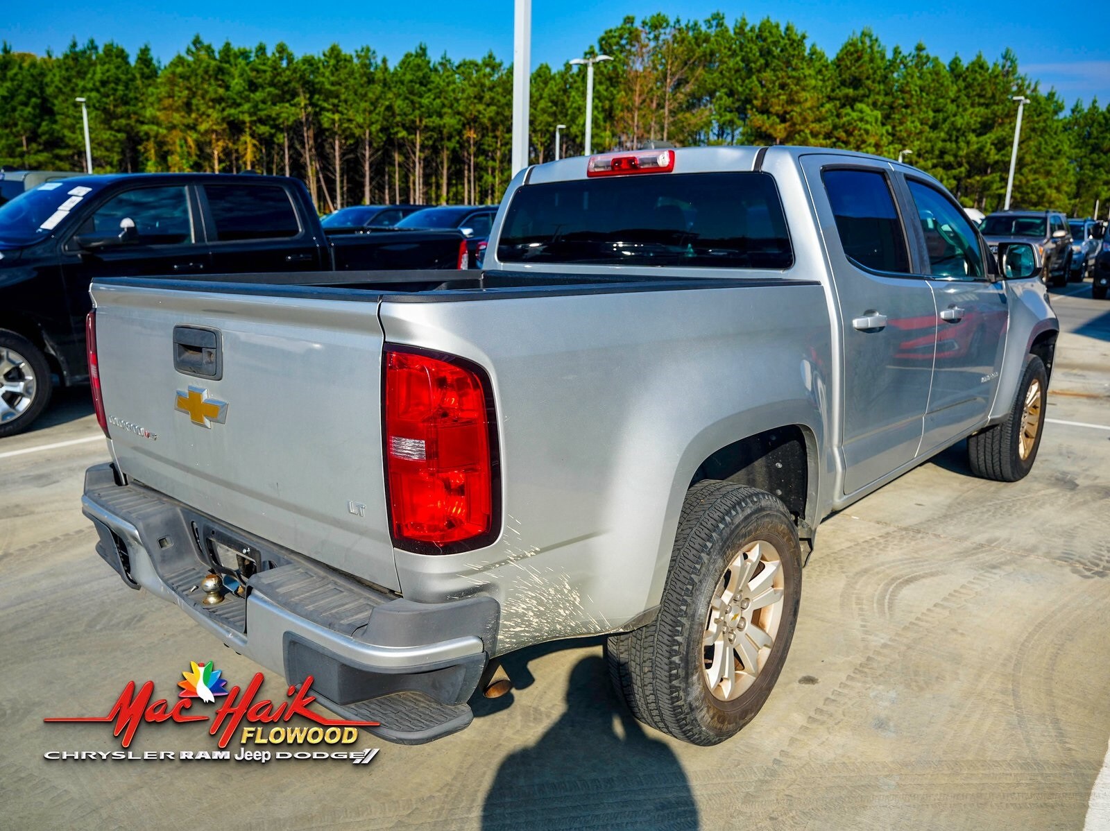 2018 Chevrolet Colorado LT photo 2