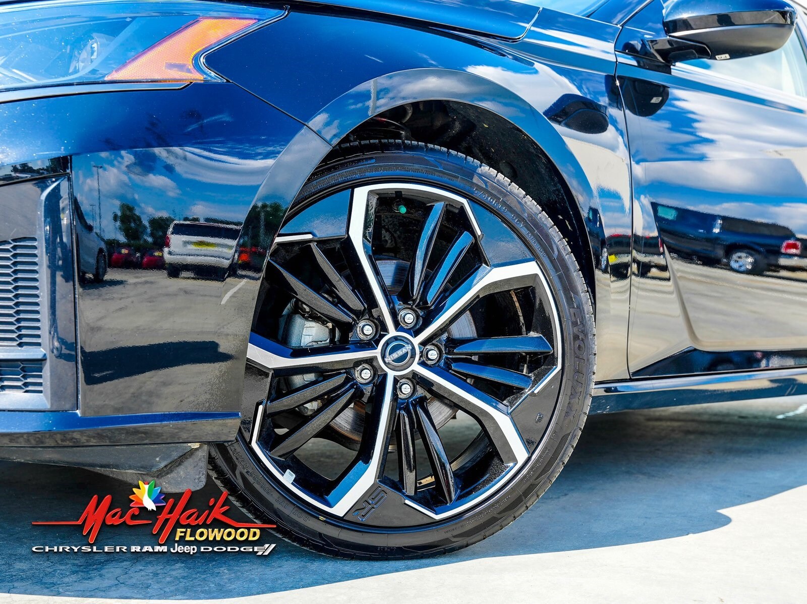2023 Nissan Altima 2.5 SR photo 3