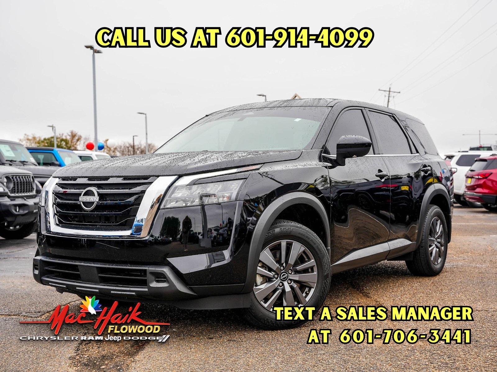 2024 Nissan Pathfinder S's photo