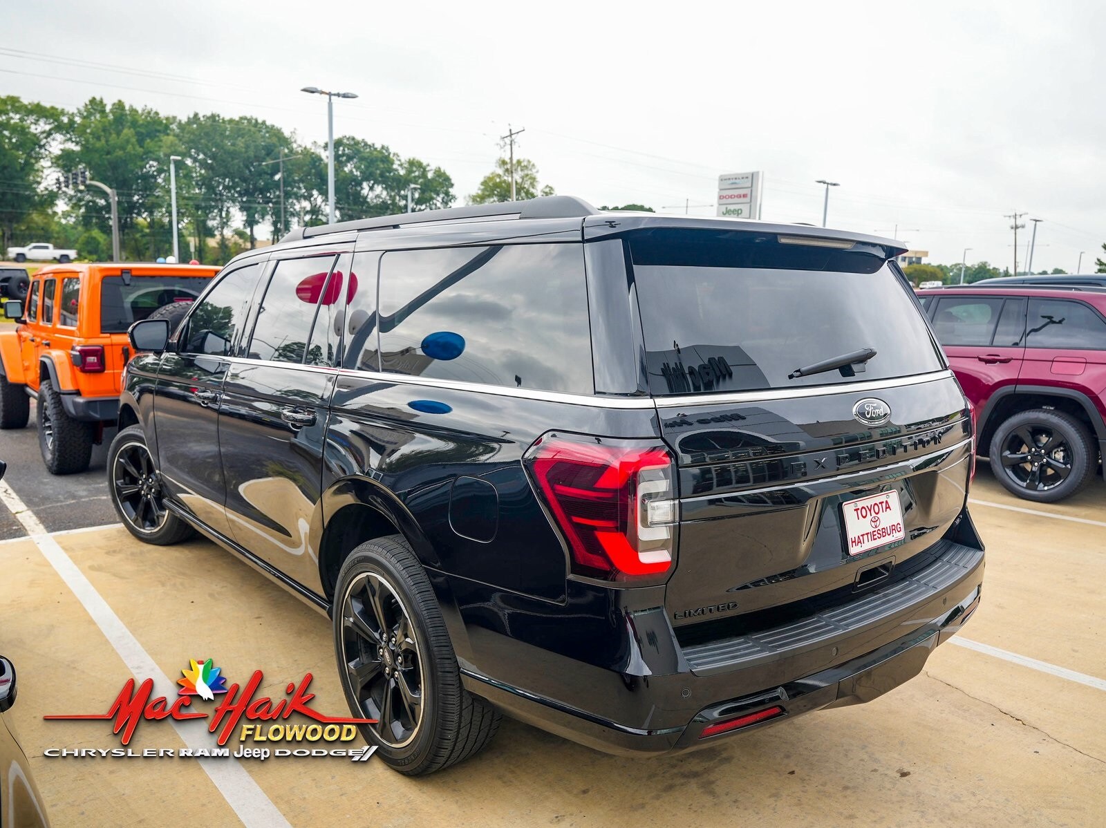 2023 Ford Expedition MAX Limited photo 3