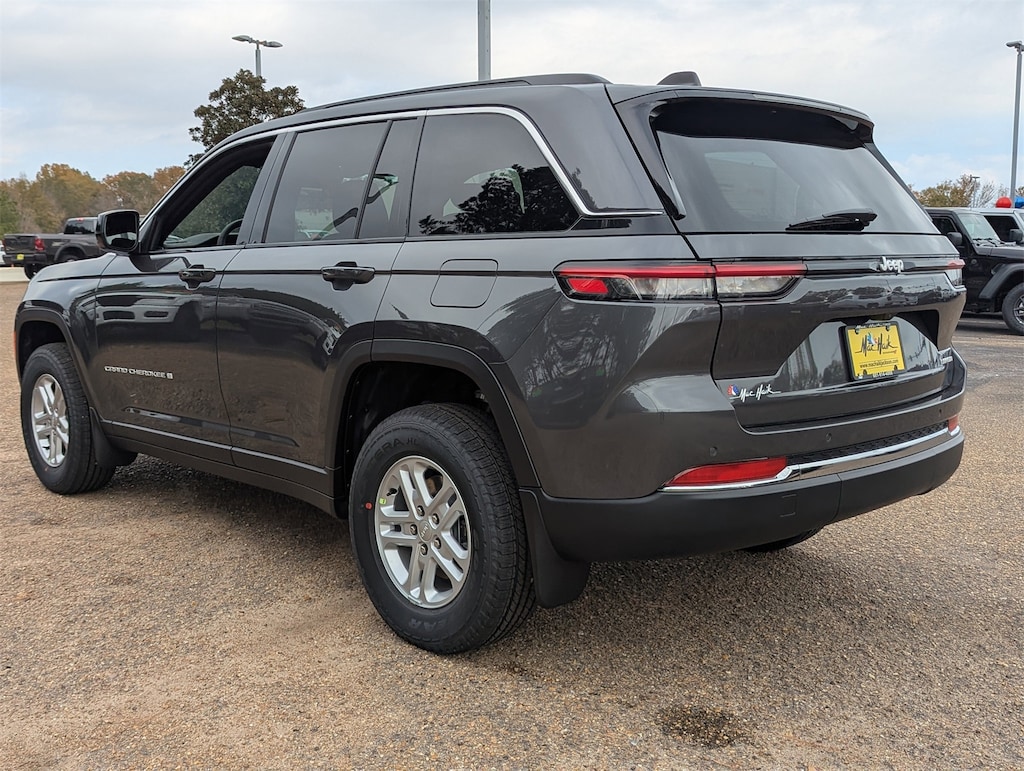New 2025 Jeep Grand Cherokee LAREDO 4X2 Sport Utility