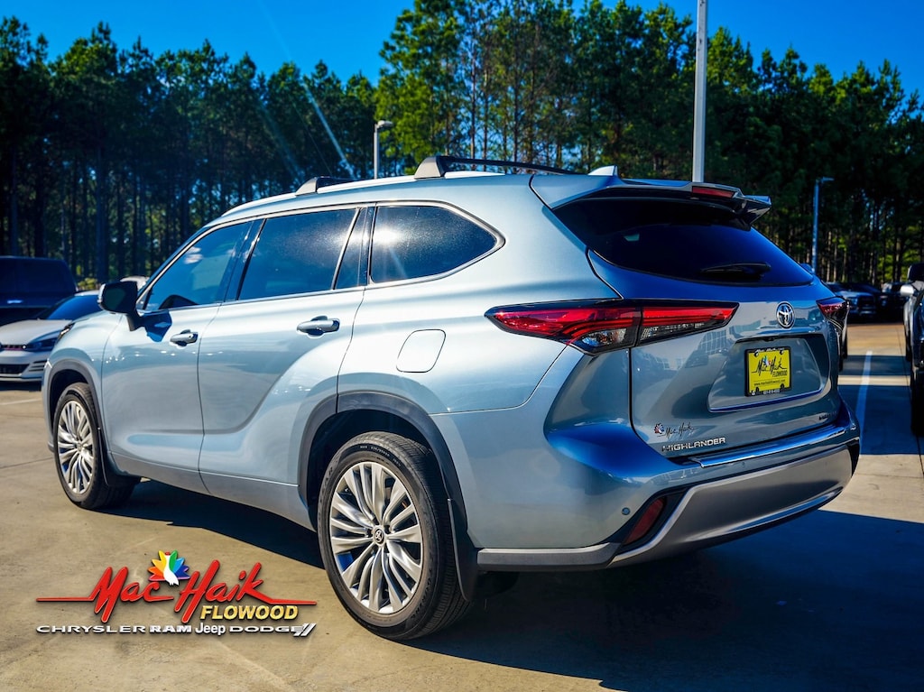 Used 2023 Toyota Highlander L SUV