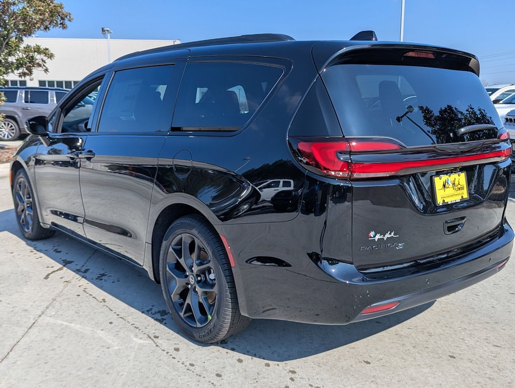 New 2026 Chrysler Pacifica Select Passenger Van