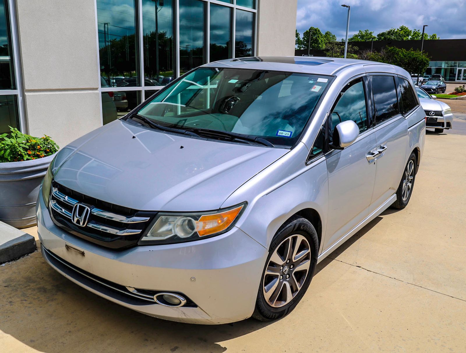2015 Honda Odyssey Touring Elite's photo