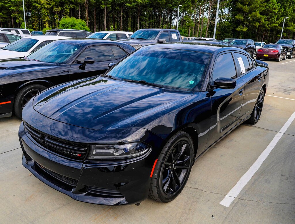 Used 2018 Dodge Charger SXT Sedan