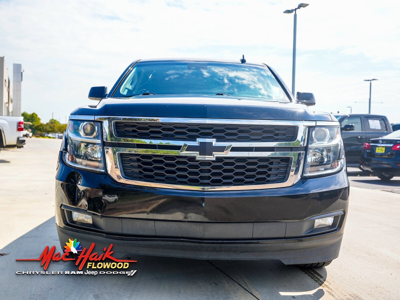 2019 Chevrolet Suburban LT photo 2