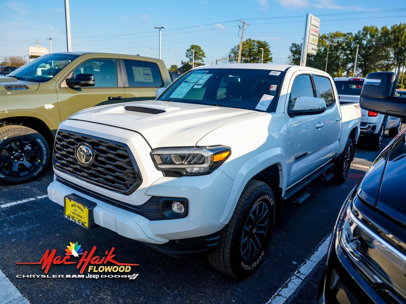 2022 Toyota Tacoma TRD Sport V6 photo 2