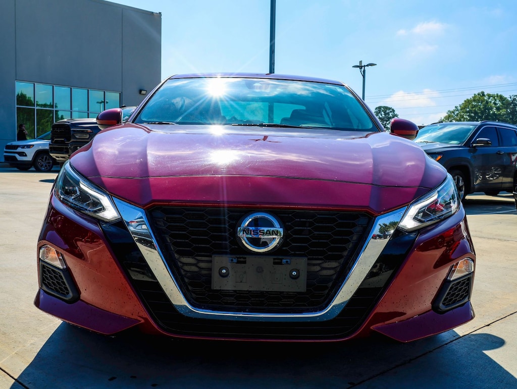 Used 2021 Nissan Altima 2.5 SV Sedan