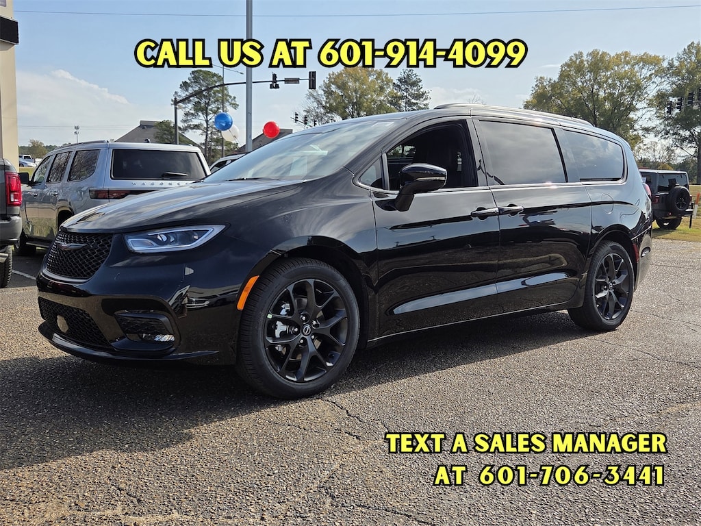 New 2026 Chrysler Pacifica Limited Passenger Van