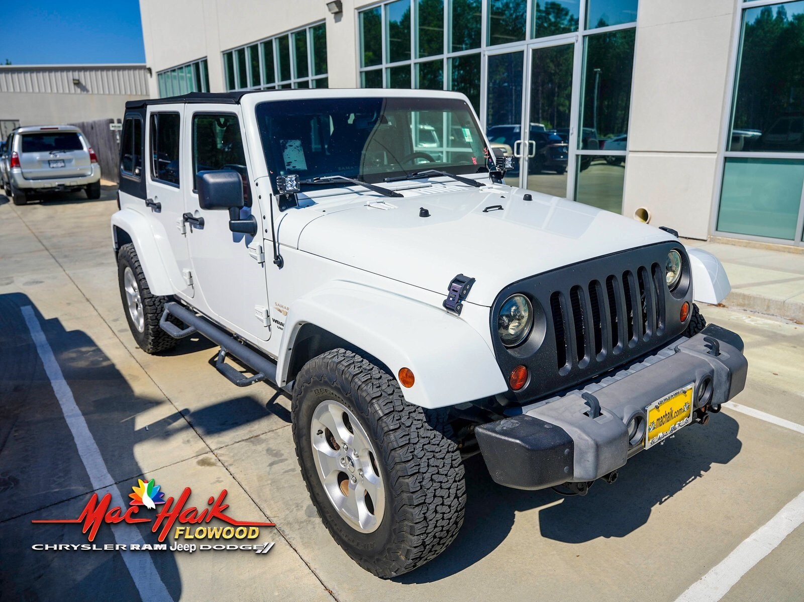 2013 Jeep Wrangler Unlimited Sahara photo 2