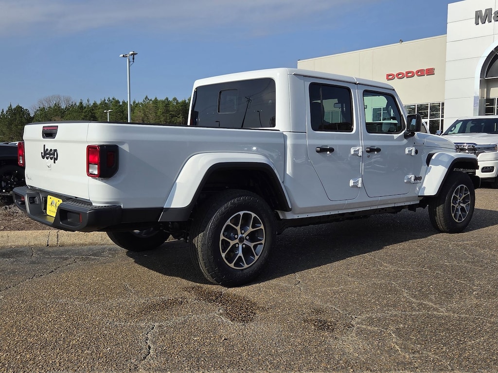 New 2026 Jeep Gladiator Sport S Pickup