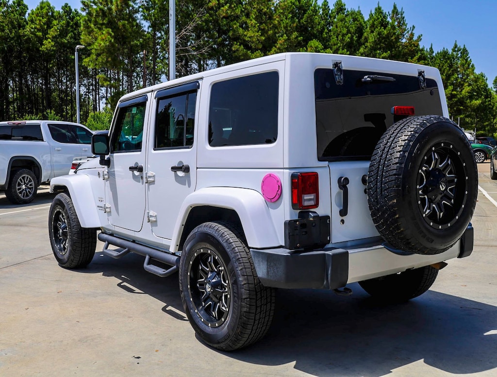 Used 2017 Jeep Wrangler Unlimited Sahara SUV