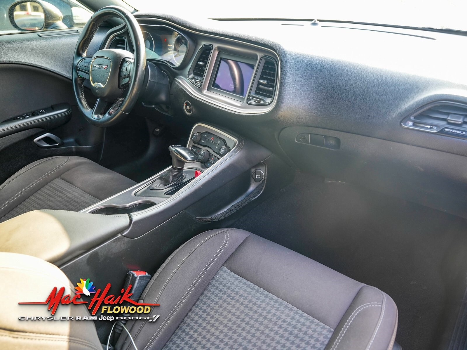 2019 Dodge Challenger SXT photo 3