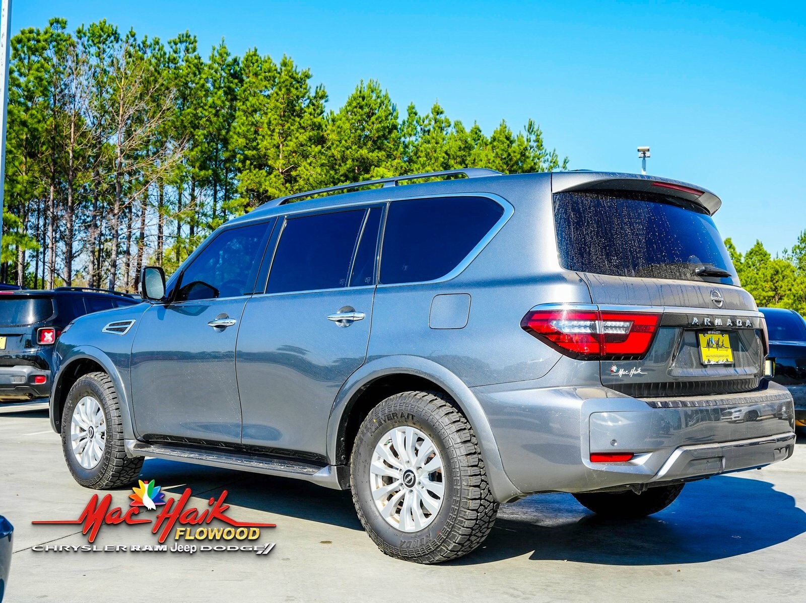 2023 Nissan Armada SV photo 4