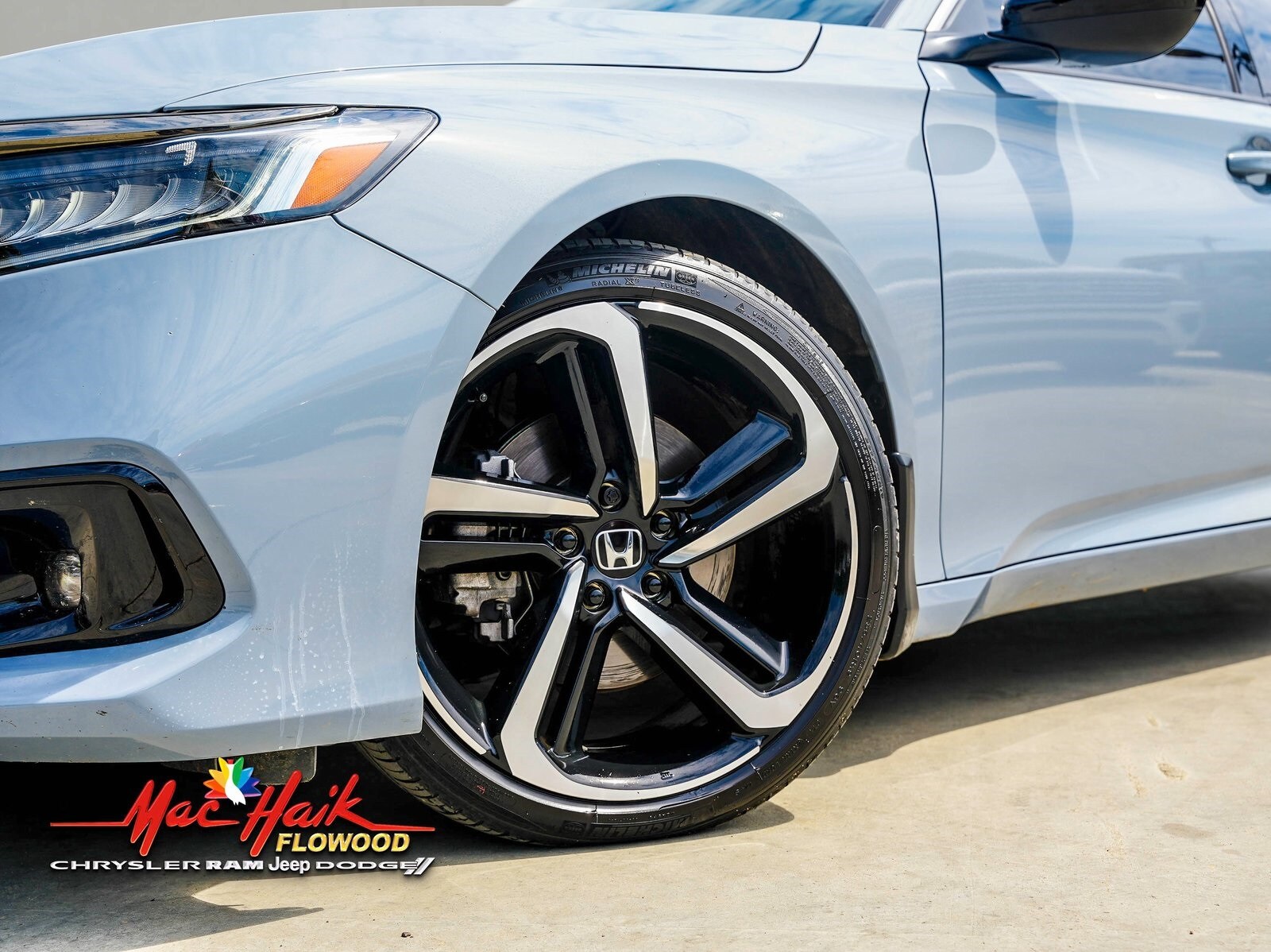 2022 Honda Accord Sport 2.0T photo 2